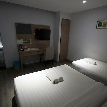 Hotel 99 Pusat Bandar ปูชอง ภายนอก รูปภาพ