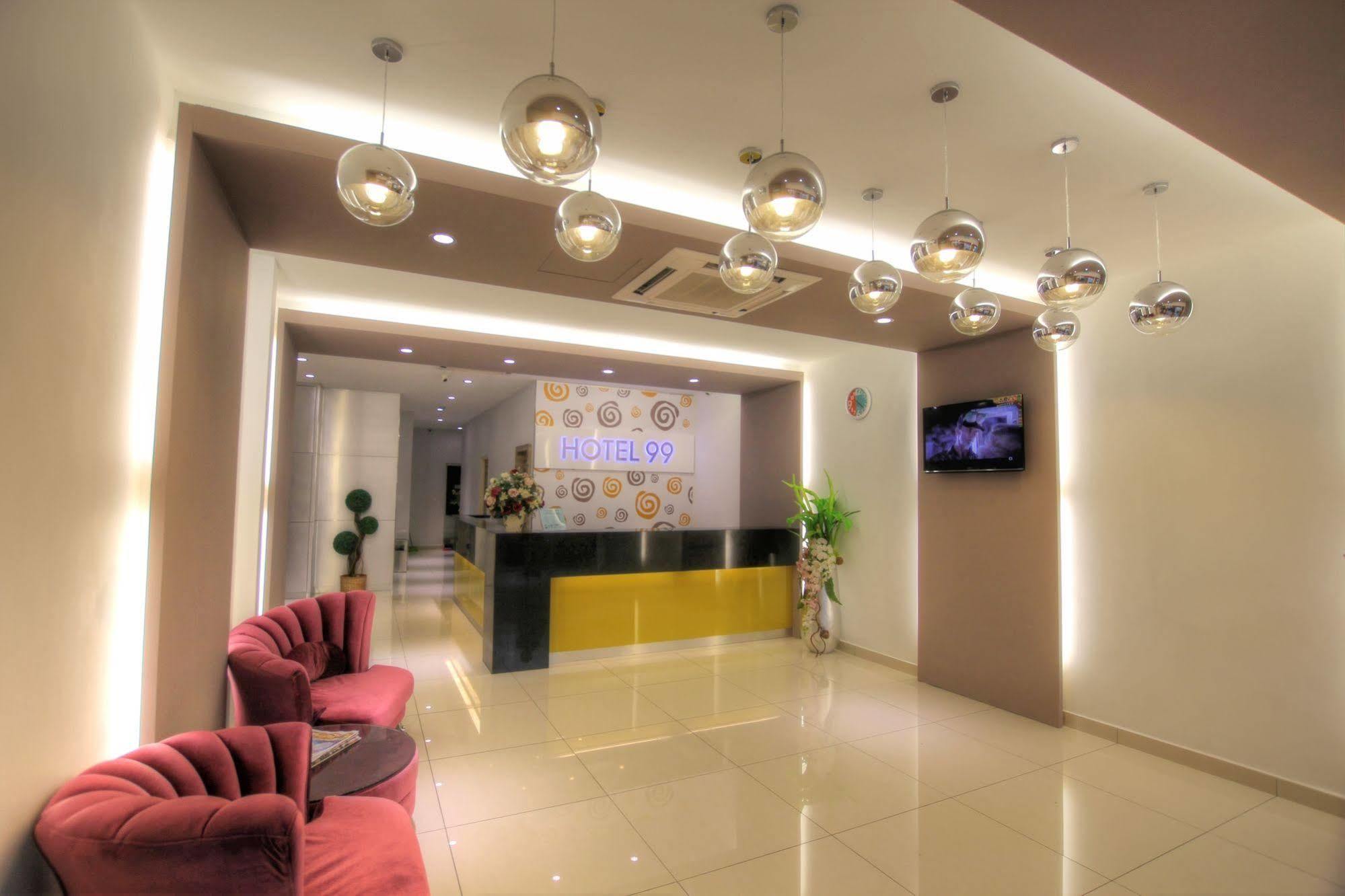 Hotel 99 Pusat Bandar ปูชอง ภายนอก รูปภาพ