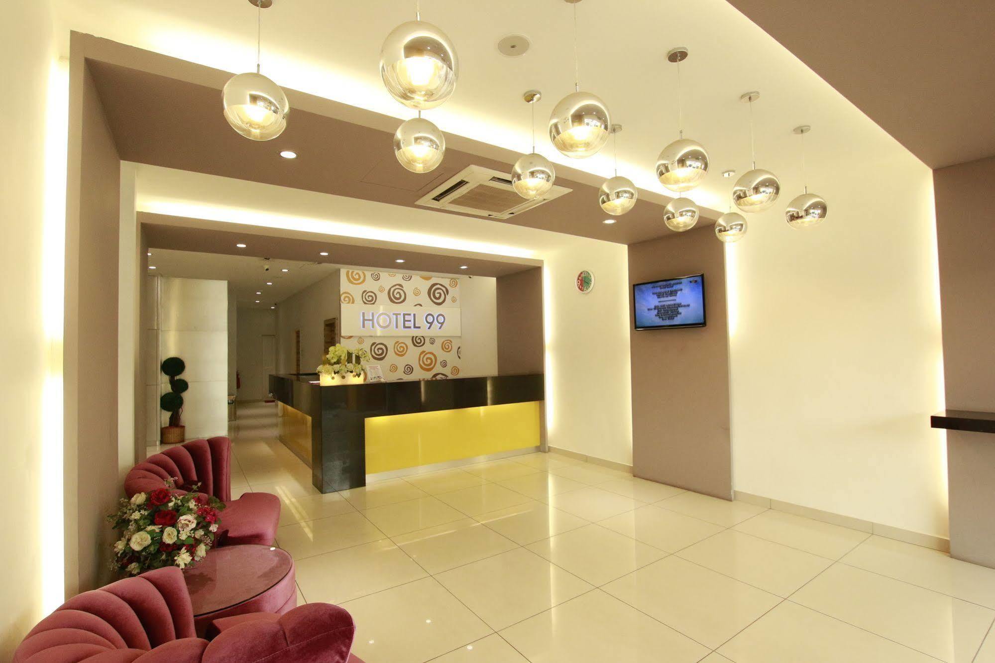 Hotel 99 Pusat Bandar ปูชอง ภายนอก รูปภาพ