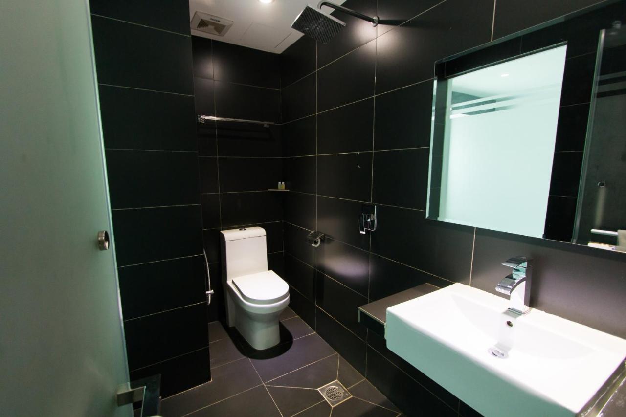 Hotel 99 Pusat Bandar ปูชอง ภายนอก รูปภาพ