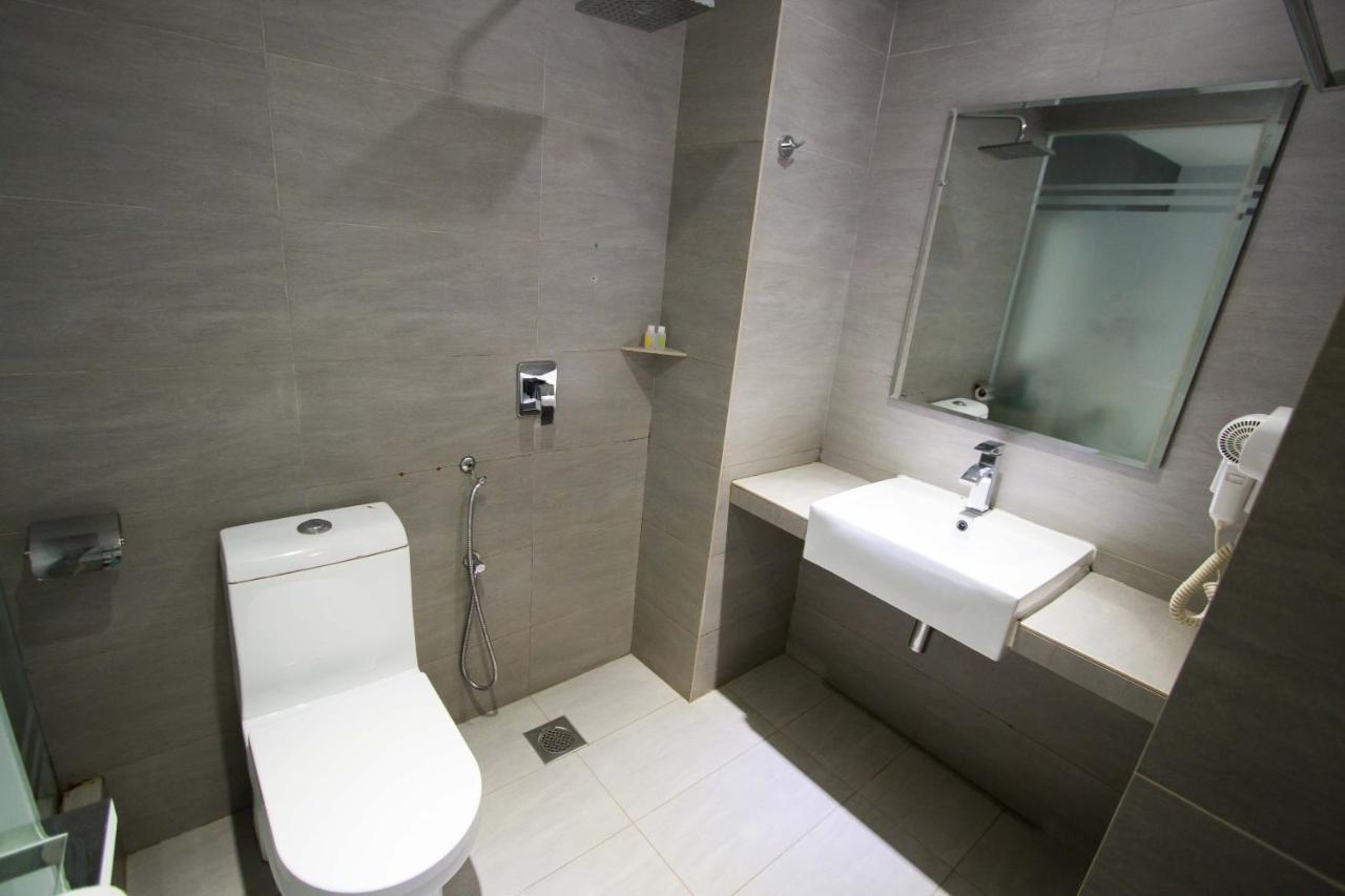 Hotel 99 Pusat Bandar ปูชอง ภายนอก รูปภาพ